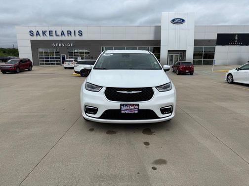 Bright White Clearcoat 2023 Chrysler Pacifica Touring L