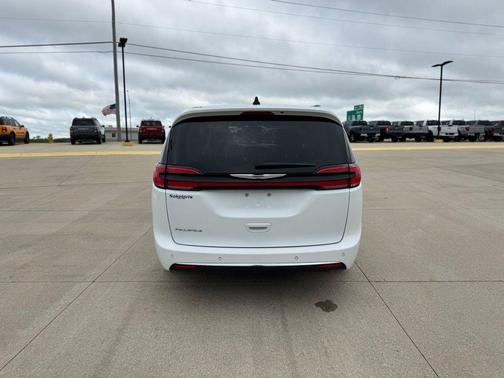 Bright White Clearcoat 2023 Chrysler Pacifica Touring L