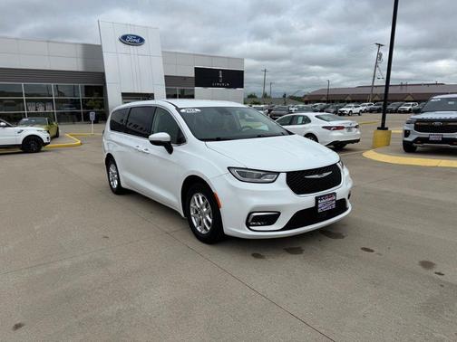 Bright White Clearcoat 2023 Chrysler Pacifica Touring L
