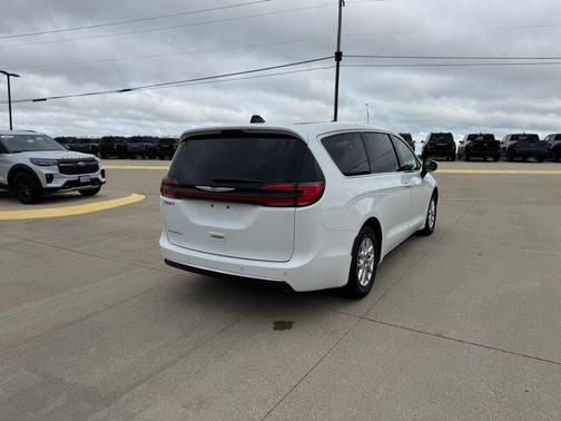 Bright White Clearcoat 2023 Chrysler Pacifica Touring L