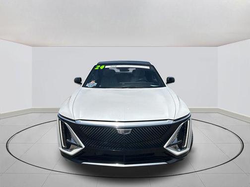 Crystal White Tricoat 2024 Cadillac LYRIQ Luxury