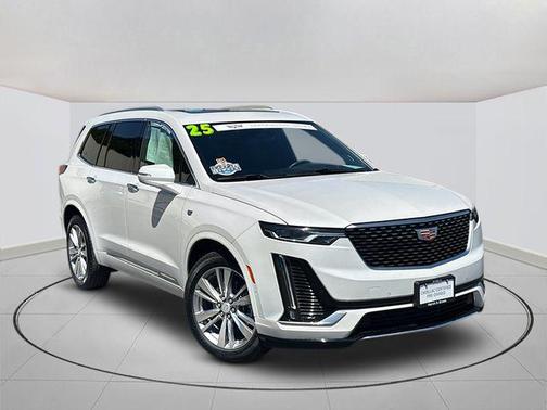 Crystal White Tricoat 2025 Cadillac XT6 Premium Luxury FWD