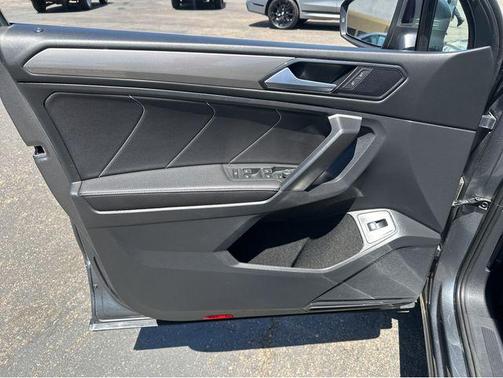 Gray 2024 Volkswagen Tiguan 2.0T SE