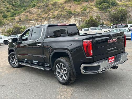 Onyx Black 2026 GMC Sierra 1500 SLT