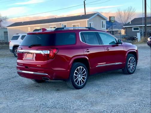 2023 GMC Acadia Denali