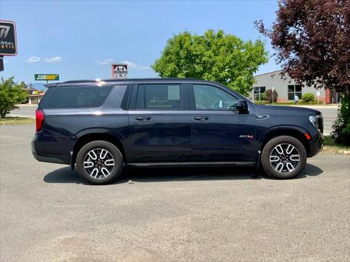 2023 GMC Yukon XL 4WD AT4