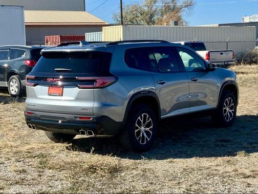 2026 GMC Acadia AWD AT4