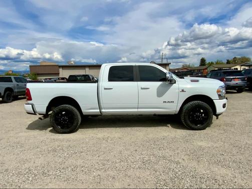 Bright White Clearcoat 2024 RAM 2500 Laramie Crew Cab 4x4 6'4' Box