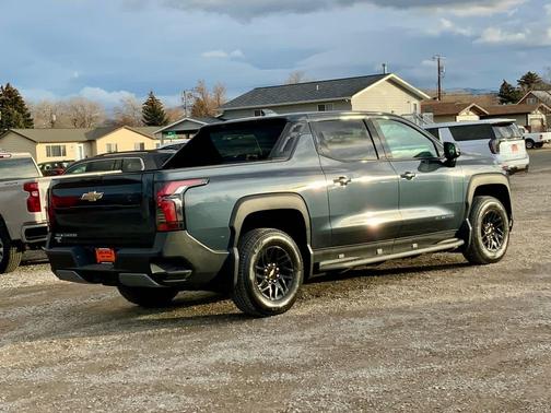 2025 Chevrolet Silverado EV LT