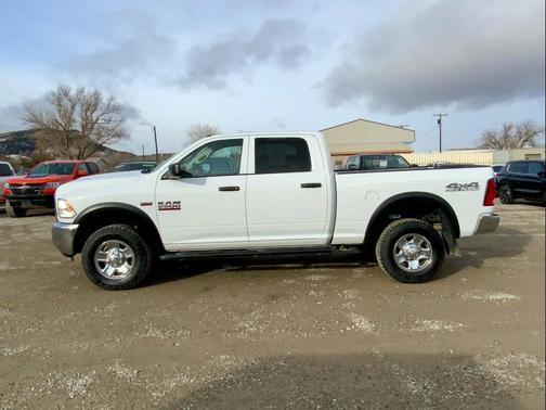2018 RAM 2500 Tradesman Crew Cab 4x4 6'4' Box