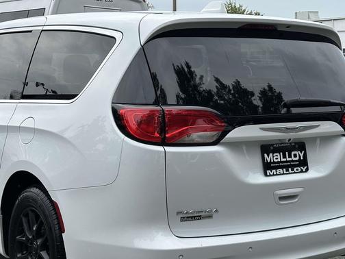 2019 Chrysler Pacifica LX