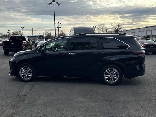2025 Toyota Sienna XLE