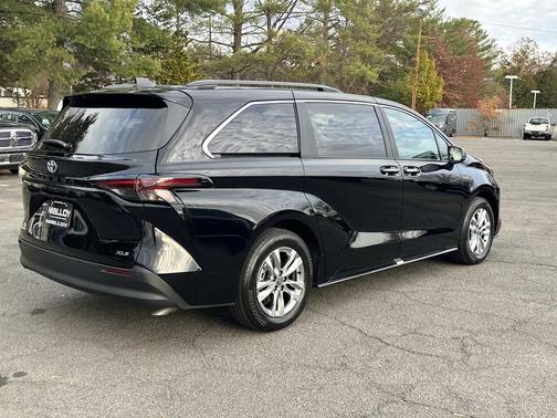 2025 Toyota Sienna XLE