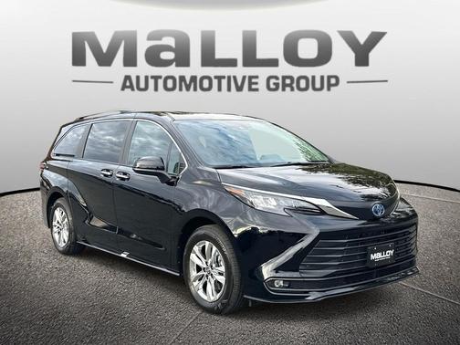 2025 Toyota Sienna XLE