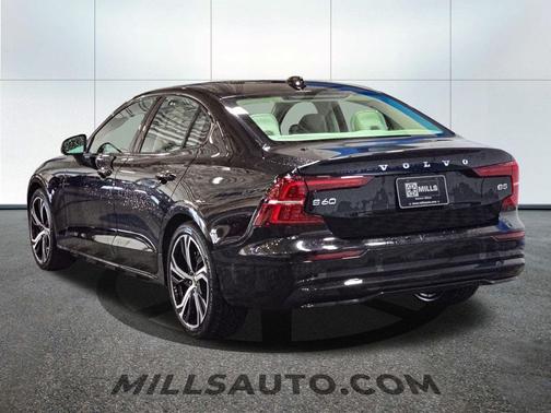 2024 Volvo S60 B5 Plus Dark Theme