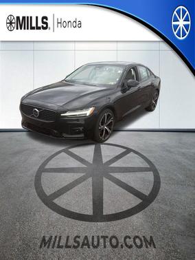 2024 Volvo S60 B5 Plus Dark Theme