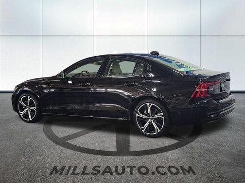 2024 Volvo S60 B5 Plus Dark Theme