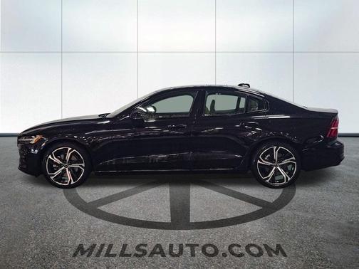 2024 Volvo S60 B5 Plus Dark Theme