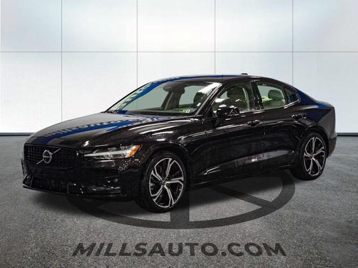 2024 Volvo S60 B5 Plus Dark Theme