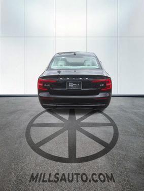 2024 Volvo S60 B5 Plus Dark Theme