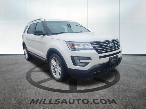 White Platinum Clearcoat Metallic 2016 Ford Explorer XLT