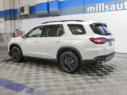 2025 Honda Pilot Touring 8-Passenger