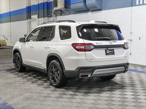 2025 Honda Pilot Touring 8-Passenger
