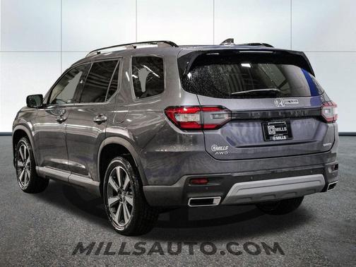 2025 Honda Pilot Touring 8-Passenger