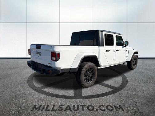 2023 Jeep Gladiator Overland