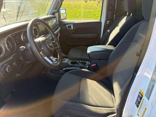 2023 Jeep Gladiator Overland