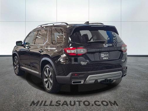 2025 Honda Pilot Touring 8-Passenger