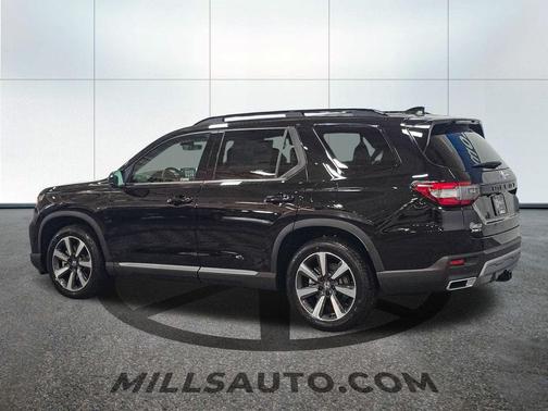2025 Honda Pilot Touring 8-Passenger