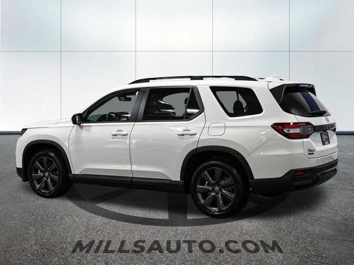 Platinum 2026 Honda Pilot Touring 8-Passenger
