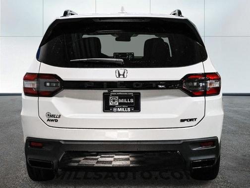Platinum 2026 Honda Pilot Touring 8-Passenger