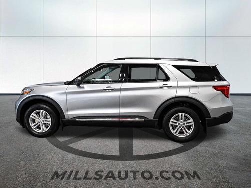Iconic Silver Metallic 2023 Ford Explorer XLT