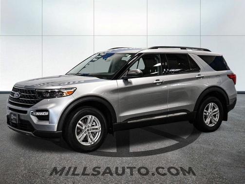 Iconic Silver Metallic 2023 Ford Explorer XLT