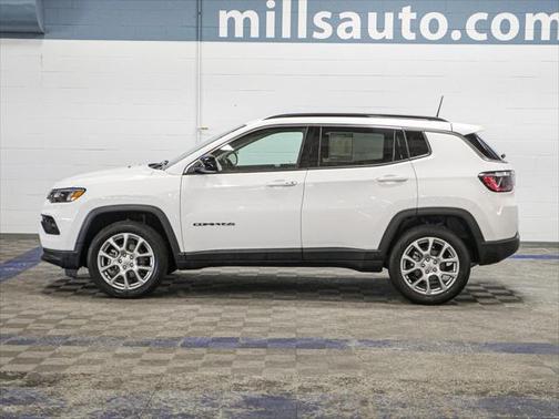 2022 Jeep Compass Latitude Lux