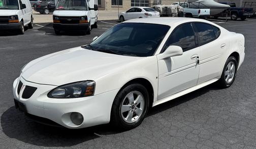 white 2006 Pontiac Grand Prix GT