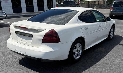 white 2006 Pontiac Grand Prix GT