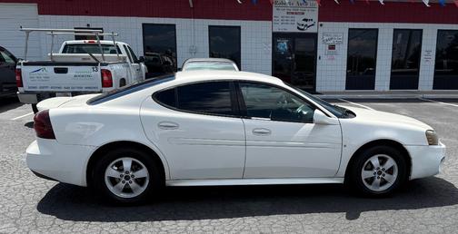 white 2006 Pontiac Grand Prix GT