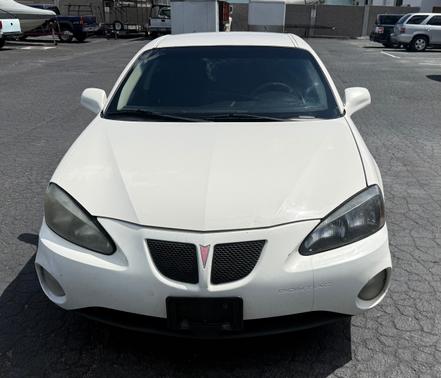white 2006 Pontiac Grand Prix GT
