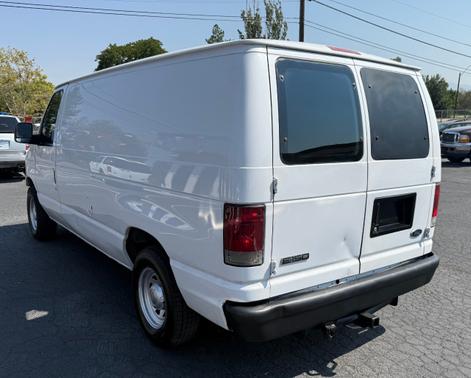 white 2006 Ford E150 Cargo