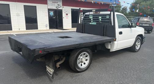 white 2007 Chevrolet Silverado 1500 LS Classic