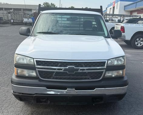 white 2007 Chevrolet Silverado 1500 LS Classic