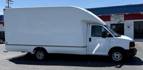 white 2017 Chevrolet Express 3500 Work Van