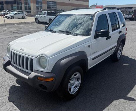 white 2004 Jeep Liberty Sport