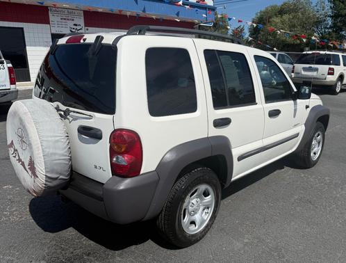 white 2004 Jeep Liberty Sport