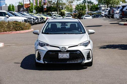 Classic Silver Metallic 2017 Toyota Corolla SE