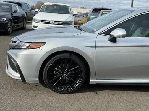 2022 Toyota Camry Hybrid XSE