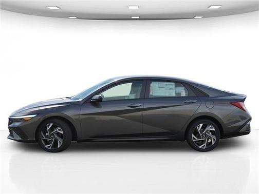 2025 Hyundai ELANTRA HEV SEL Sport